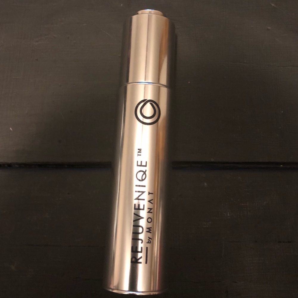 Monat Rejuveniqe Oil Full Size